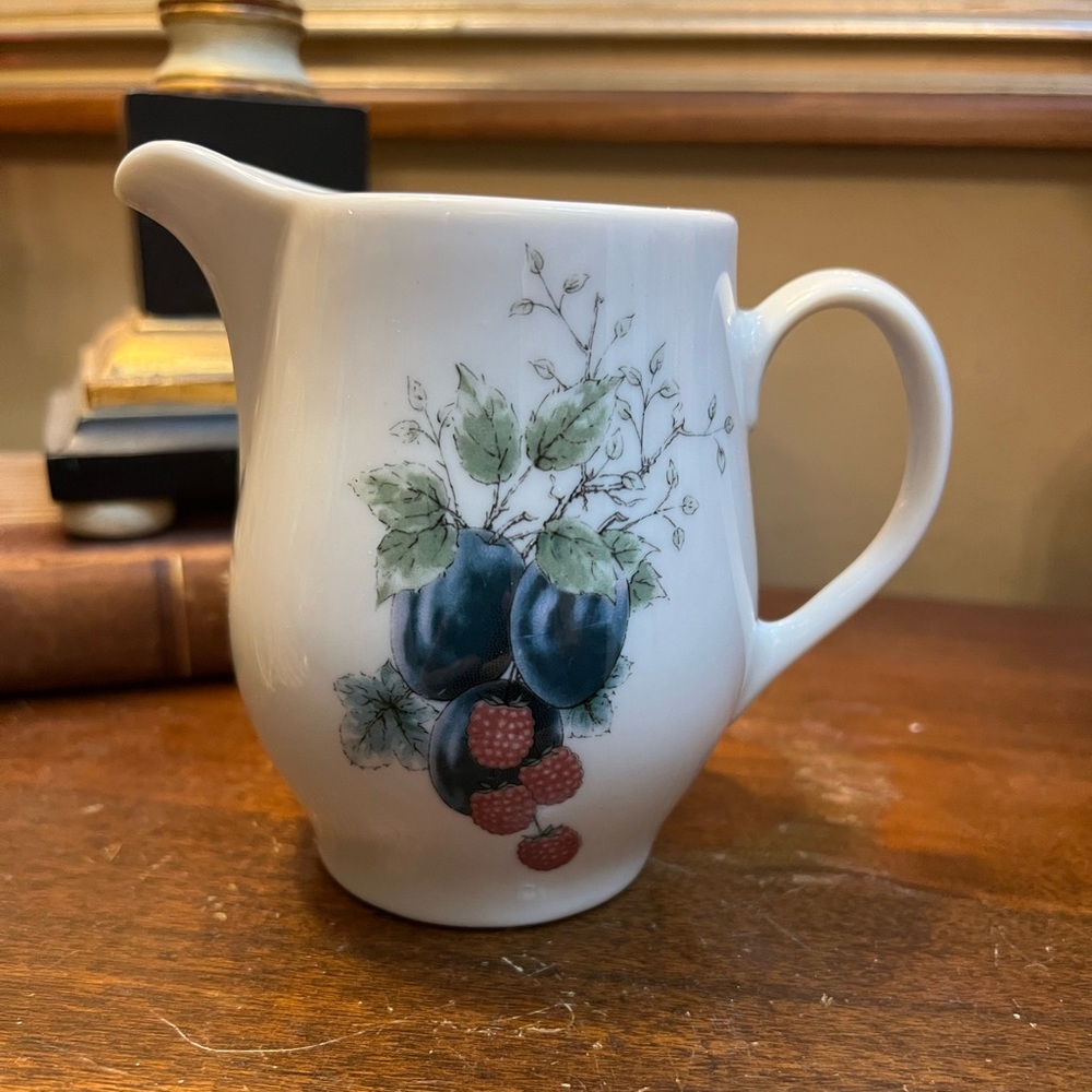 🌻 Beautiful Syracuse wayside carefree creamer